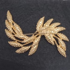Elegant Gold Leaf Brooch